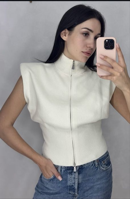 Жилети Stradivarius XS,S