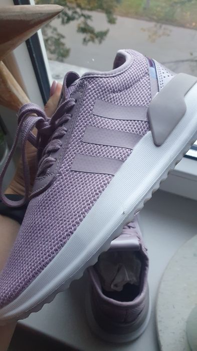 Buty sportowe Adiddas.