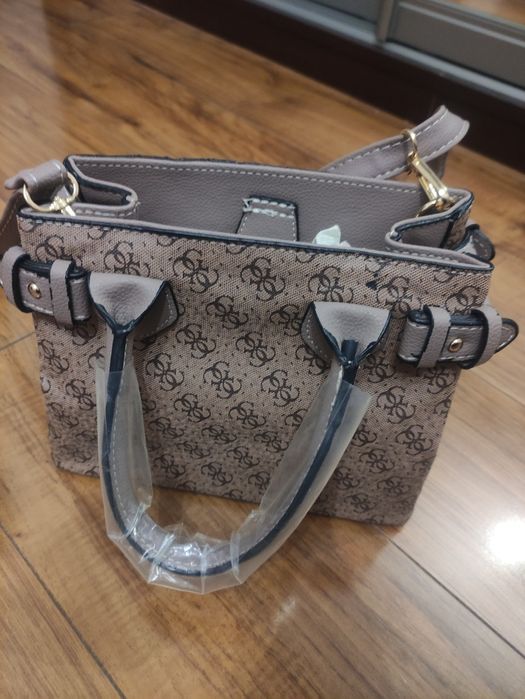 Torebka kuferek na pasek