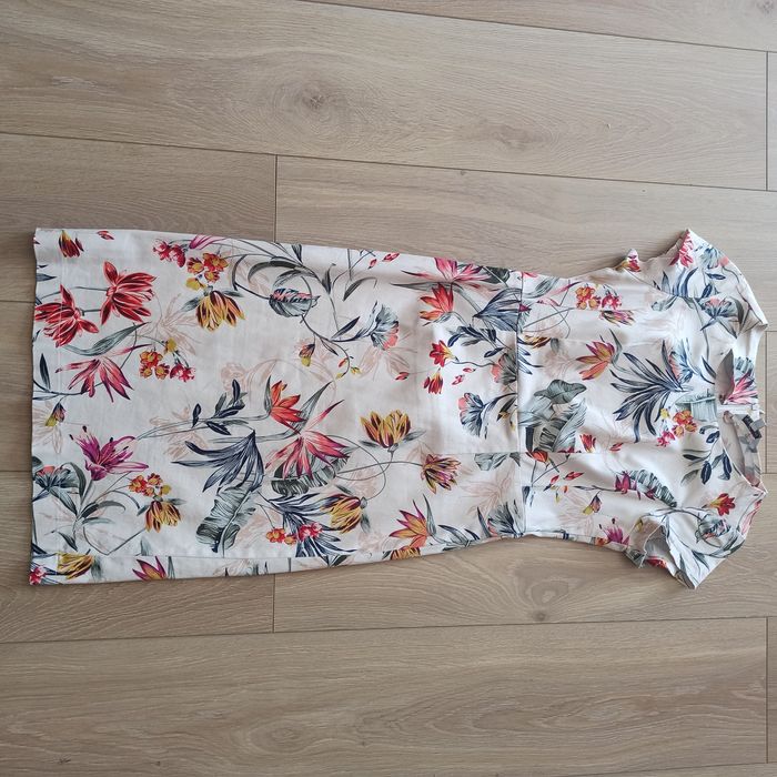 Sukienka kwiaty rozmiar 36 Quiosque