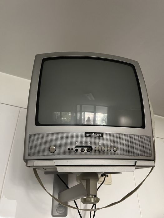 Tv - Televisao com comando + cabo de antena e suporte de parede