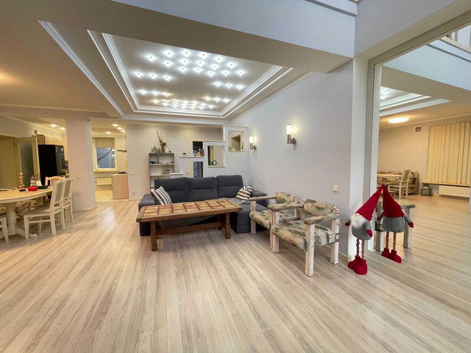 Будинок з ремонтом  на ділянці 18 соток в центральній частині Бучі