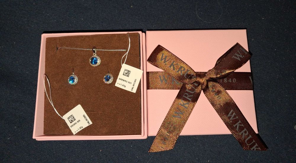 Srebrne kolczyki i zawieszka  z niebieską cyrkonią. W.Kruk