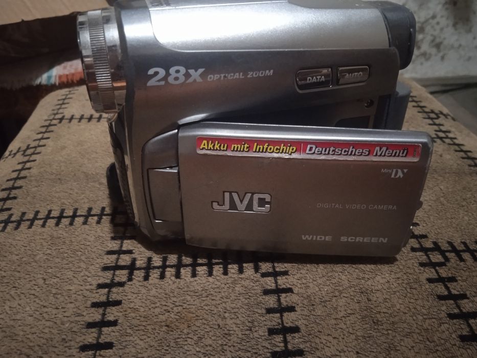 Відео камера JVC GR - D725E