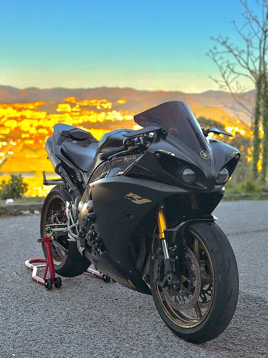 Yamaha R1 CrossPlane