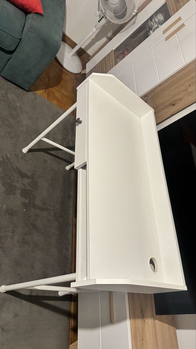 Conjunto mesa e cadeira, escrivaninha “pra despachar logo”