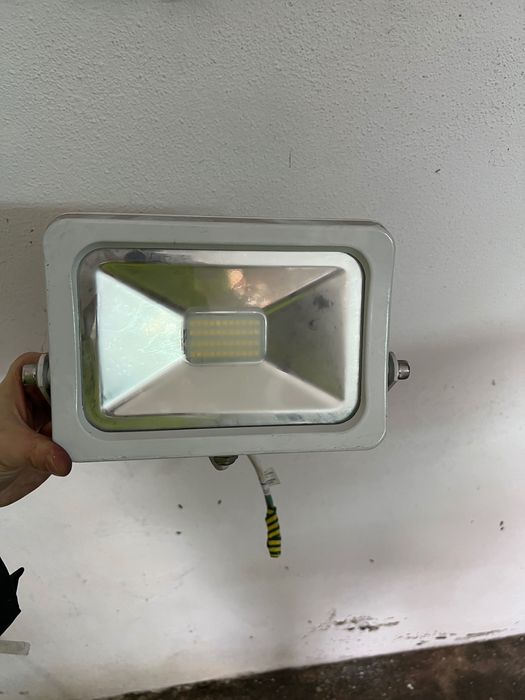 Foco LED 20W – branco frio 4000K (AC 220V)