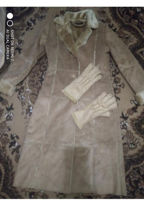 Дублёнка теплая + перчатки теплющие в подарок.