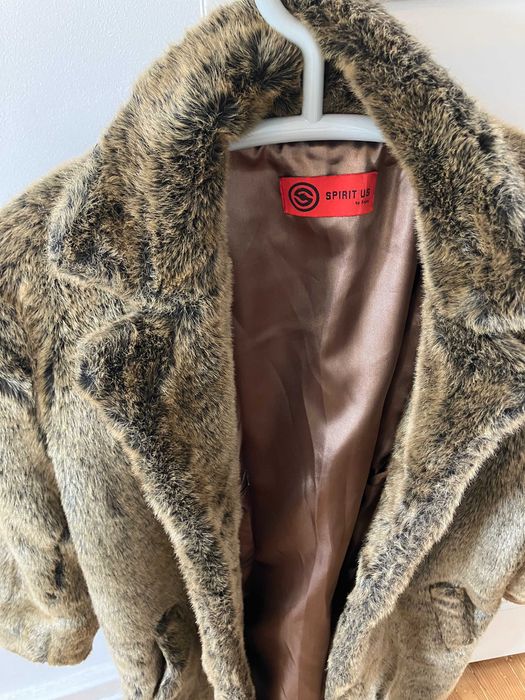 Casaco em pelo sintético