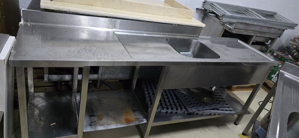 Lavatório inox para restaurante o café 200cm