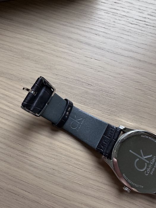 Elegancki zegarek Calvin Klein Classic K4D211 – srebrne wykończenie