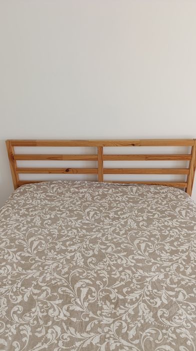 Cama casal 140x200 IKEA