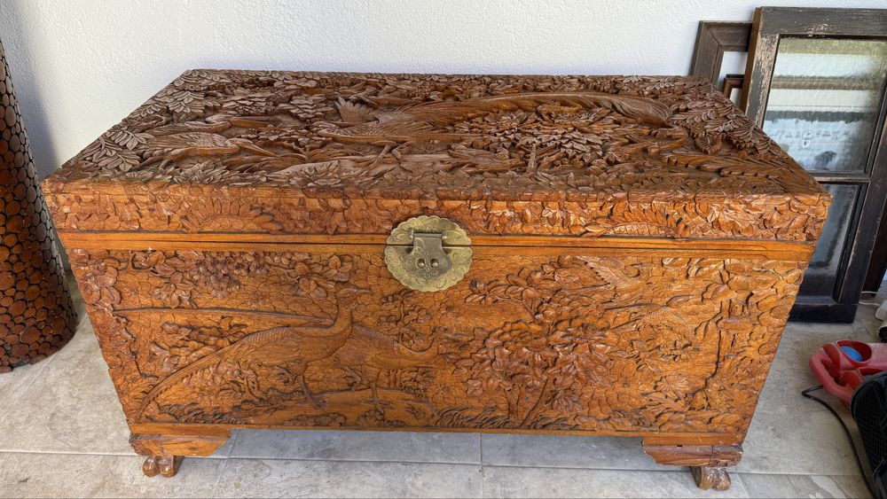 Mala / baú madeira trabalhada
