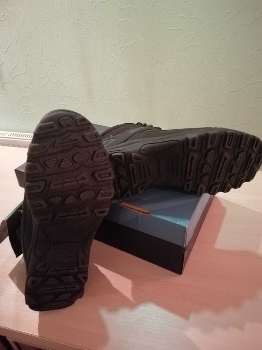 Продам мужские демисезонные ботинки OUTVENTURE черные