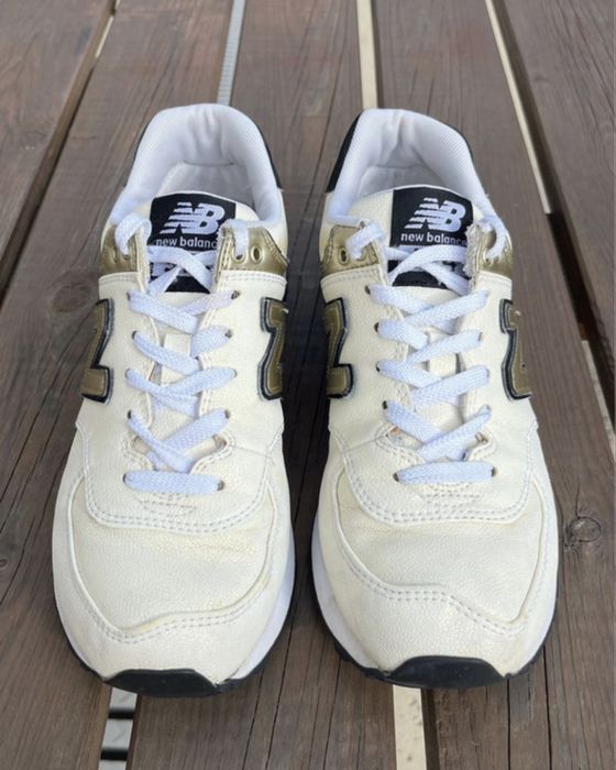 New Balance 574 (brancos e dourados)