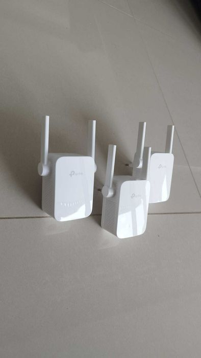 3 repartidores Wi-Fi da marca TP-Link, modelo TL-WA855RE