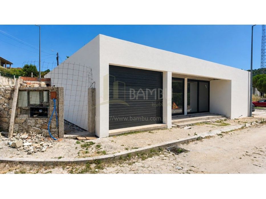 Vilar de Mouros - Moradia térrea T3 com piscina