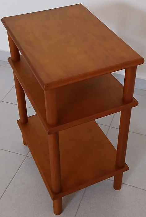 Vendo mesa de apoio em pinho mel