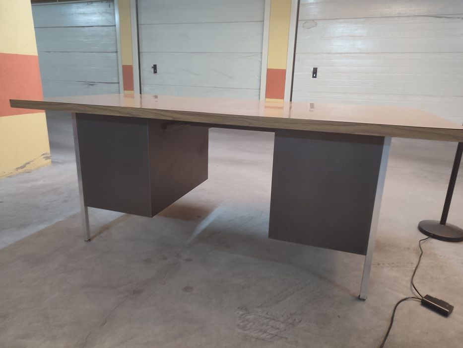 Grande Secretária antiga em ferro