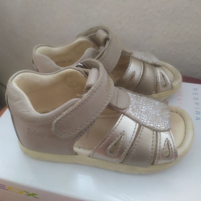 Босоніжки Geox на дівчинку 23 розмір