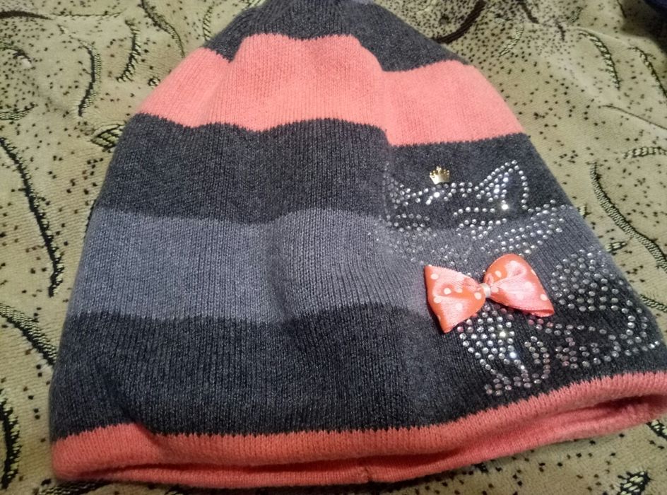 Продам шапочку на девочку