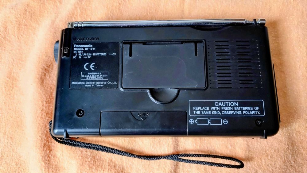 Radio Portatil Panasonic RF-B11 12 Bandas