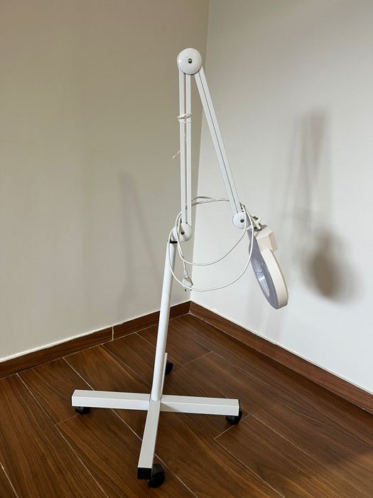 Lupa/ lâmpada esteticista