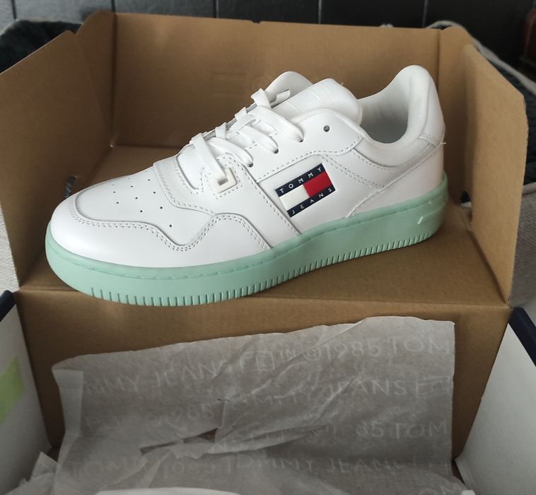 Sprzedam Sneakersy Tommy Hilfiger Retro basket 37 miętowe.