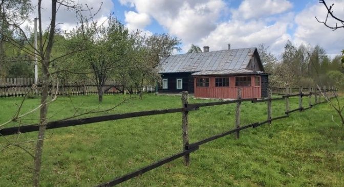 Будинок біля лісу та озера. Гута Ткачова.
