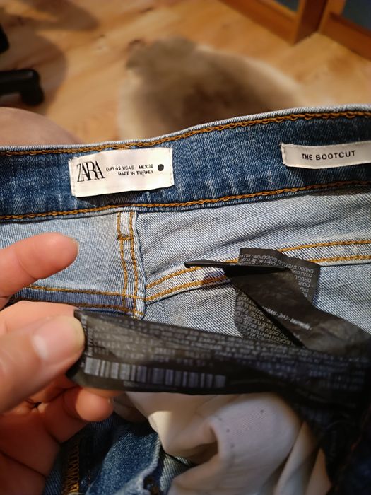 Jeansy ZARA rozciągliwe w stylu mon-fit frayed hem