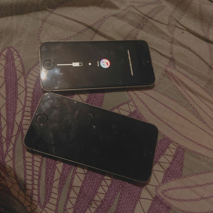 iPhone 5S, 2 шт, на відновлення або запчастини