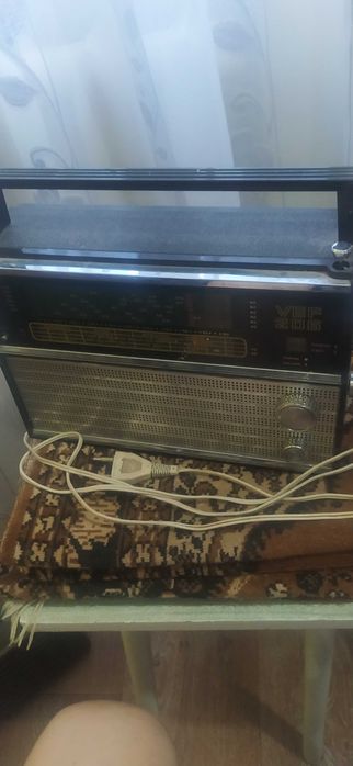 2  радиоприемника времен СССР