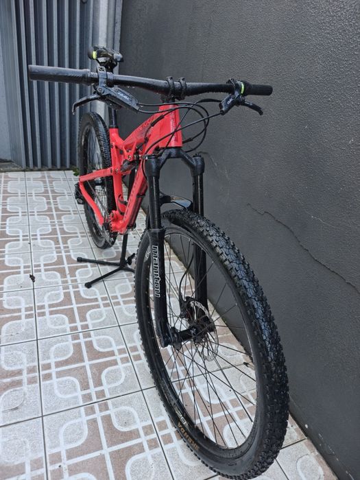 Bicicleta BTT suspensão total