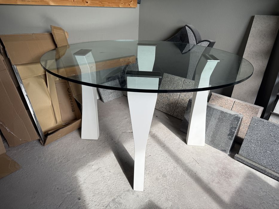 Mesa de vidro com 4 cadeiras