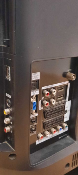Televisor Samsung 26" - Cor preta (peças)
