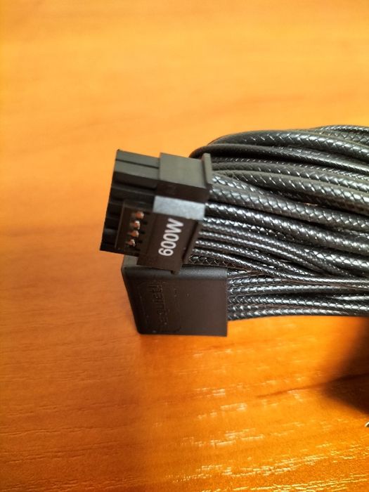 KABEL BE QUIET! 12VHPWR PCI-E 5.0 kątowy adapter do zasilania kart