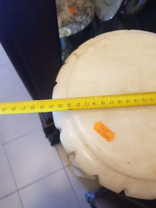 Coluna em pedra, alabastro