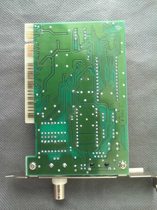 D-Link DE-528CT Ethernet Combo PCI NIC 32-bit (1 RJ-45 & 1 BNC)