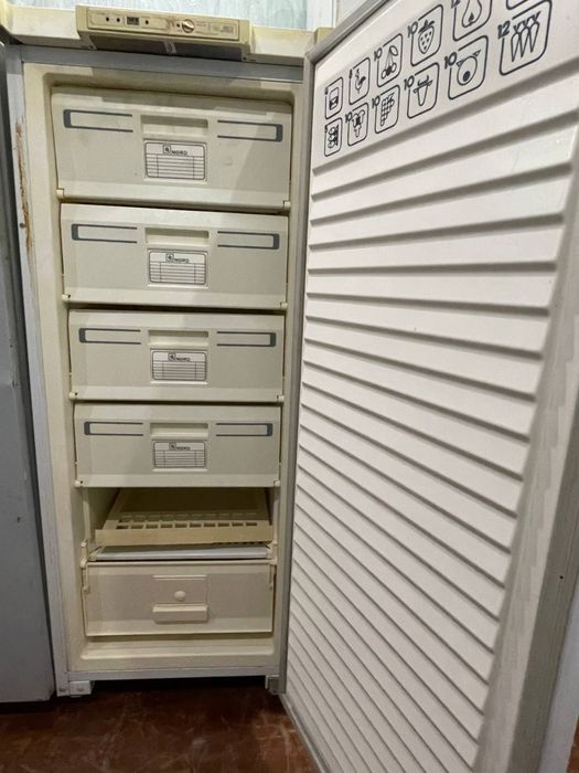 Продам морозильну камеру