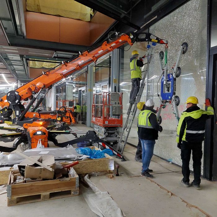 Mini żuraw dźwig pająk do szklenia, szyb, płyt warstwowych, usługi