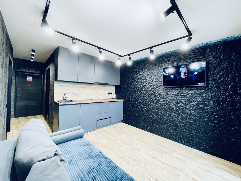 Подобово з РЕЗЕРВНИМ ЖИВЛЕННЯМ 2к -  LUX з джакузі в ЖК Рівер Парк