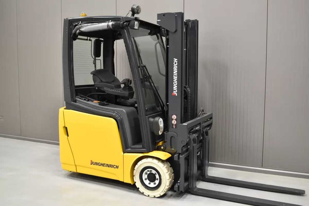 EMPILHADOR JUNGHEINRICH EFG 215 (RECONDICIONADO)