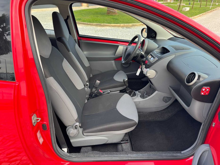 Peugeot 107 1.0 Petit Filou + AC (4/2011)