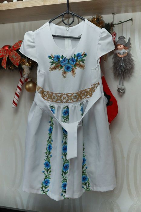 Сукня з бісеру для дівчинки