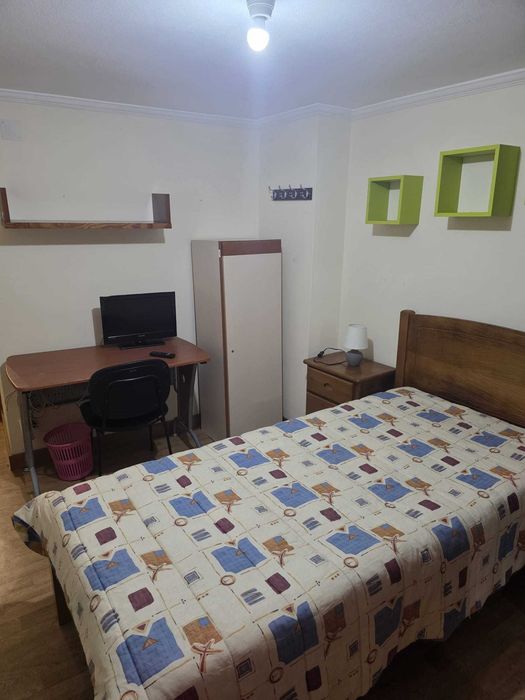 ARRENDA-SE QUARTOS a estudantes Coimbra