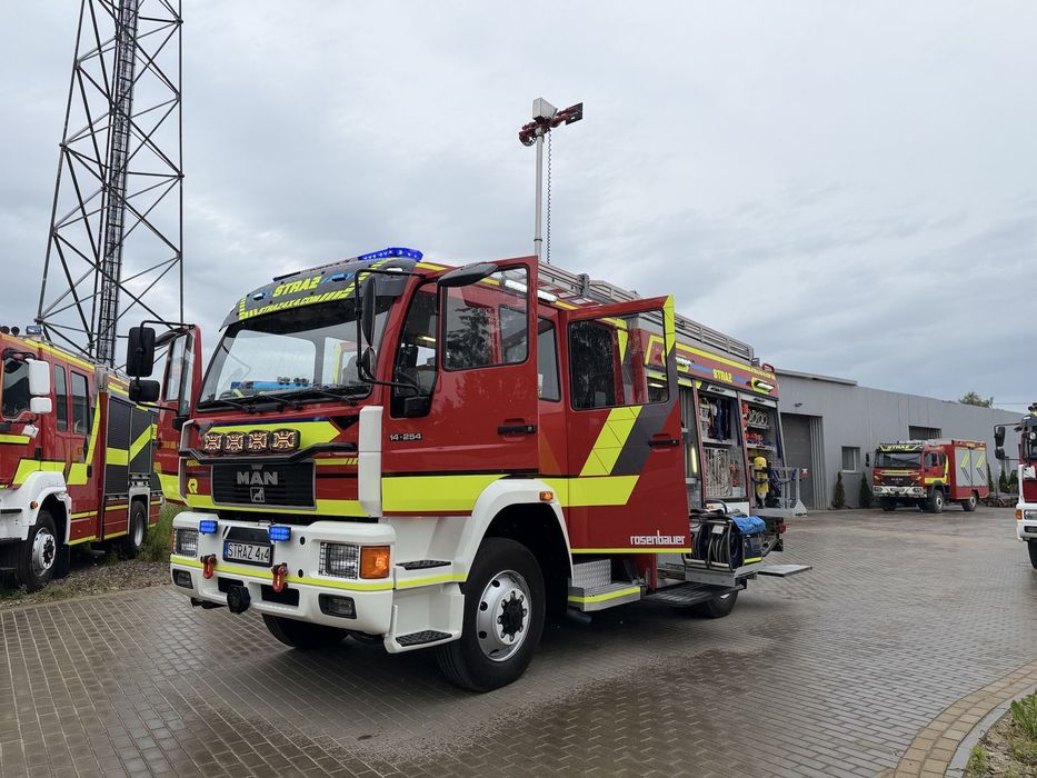 MAN Straż pożarna pojazd pożarniczy wóz strażacki MAN GBA średni terenowy- uterenowiony 4x4 CNBOP 3000l wody reduktor blokada tylnego mostu, maszt oświetleniowy  Straż pożarna pojazd pożarniczy wóz strażacki MAN GBA średni terenowy-