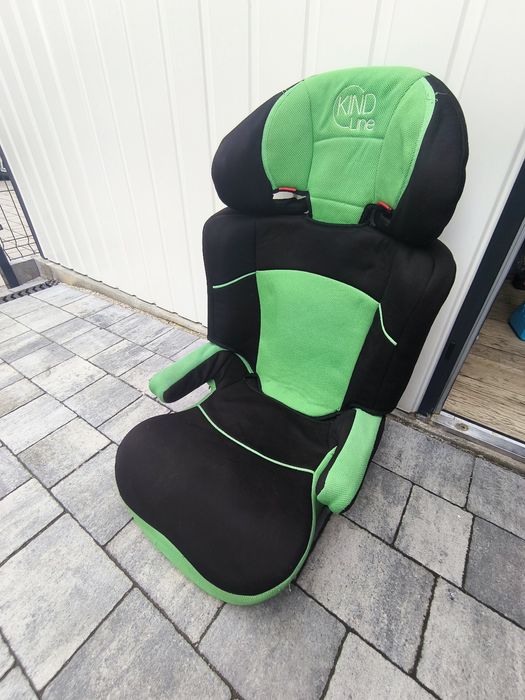 Sprzedam fotelik samochodowy + trzy zabawki