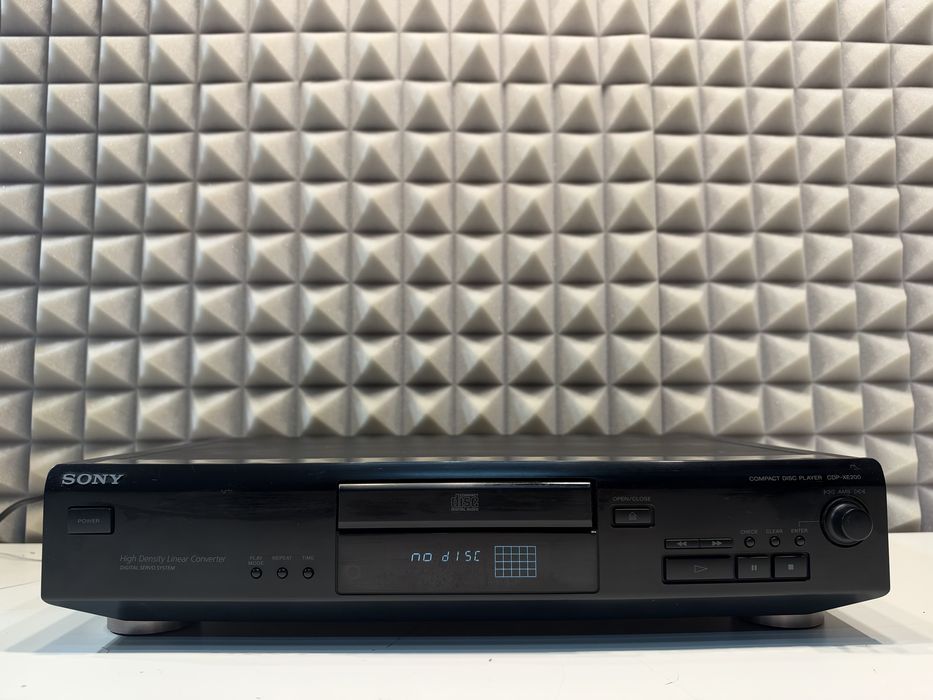 Sony CDP XE 200 .