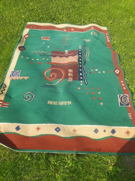 Sprzedam dywan wymiary 2,5x2 metry