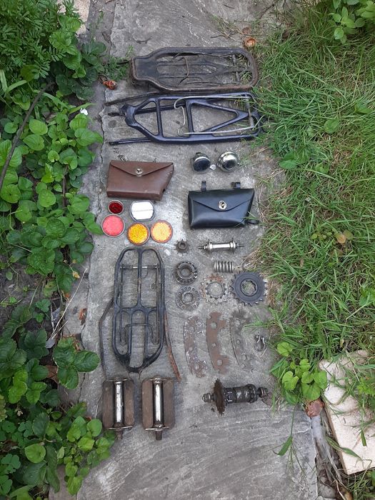 Принадлежности  для  велосипеда.